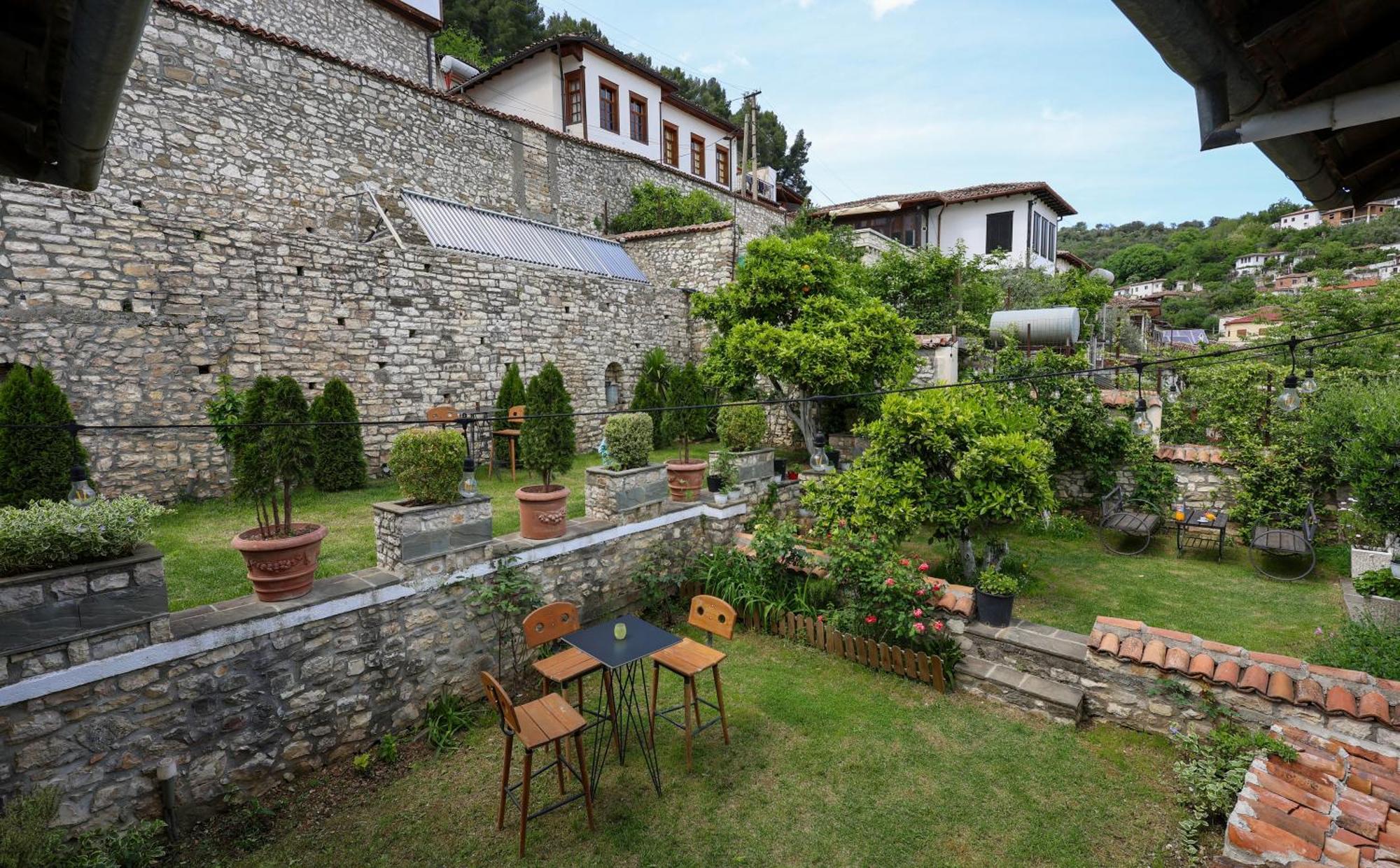 Villa Elmar Berat Exterior photo