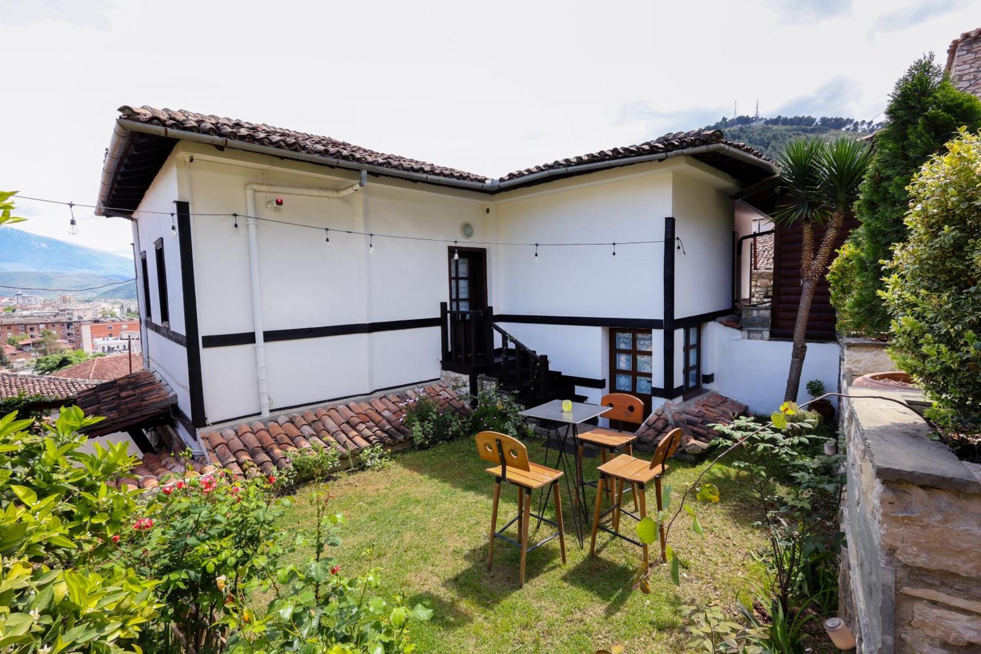 Villa Elmar Berat Exterior photo